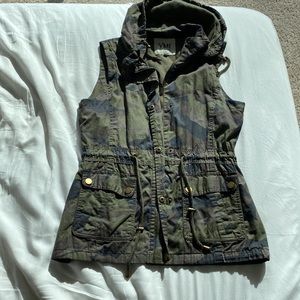 Camp vest